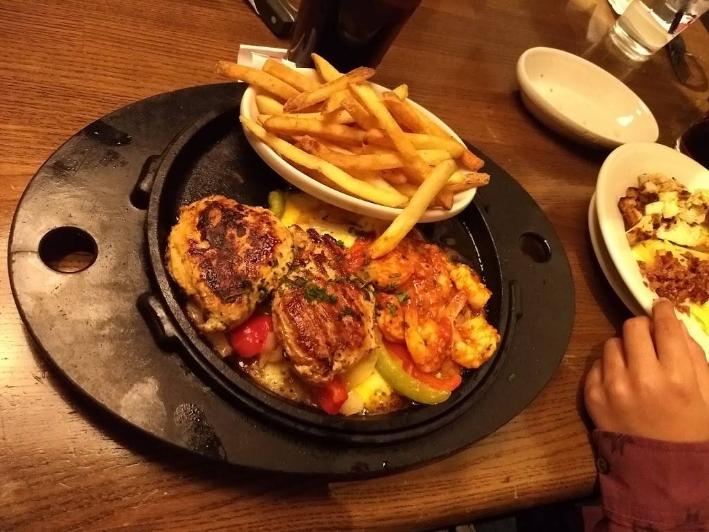 TGI Fridays | restaurant | 13237 Worth Ave, Woodbridge, VA 22192, USA | 7034920090 OR +1 703-492-0090