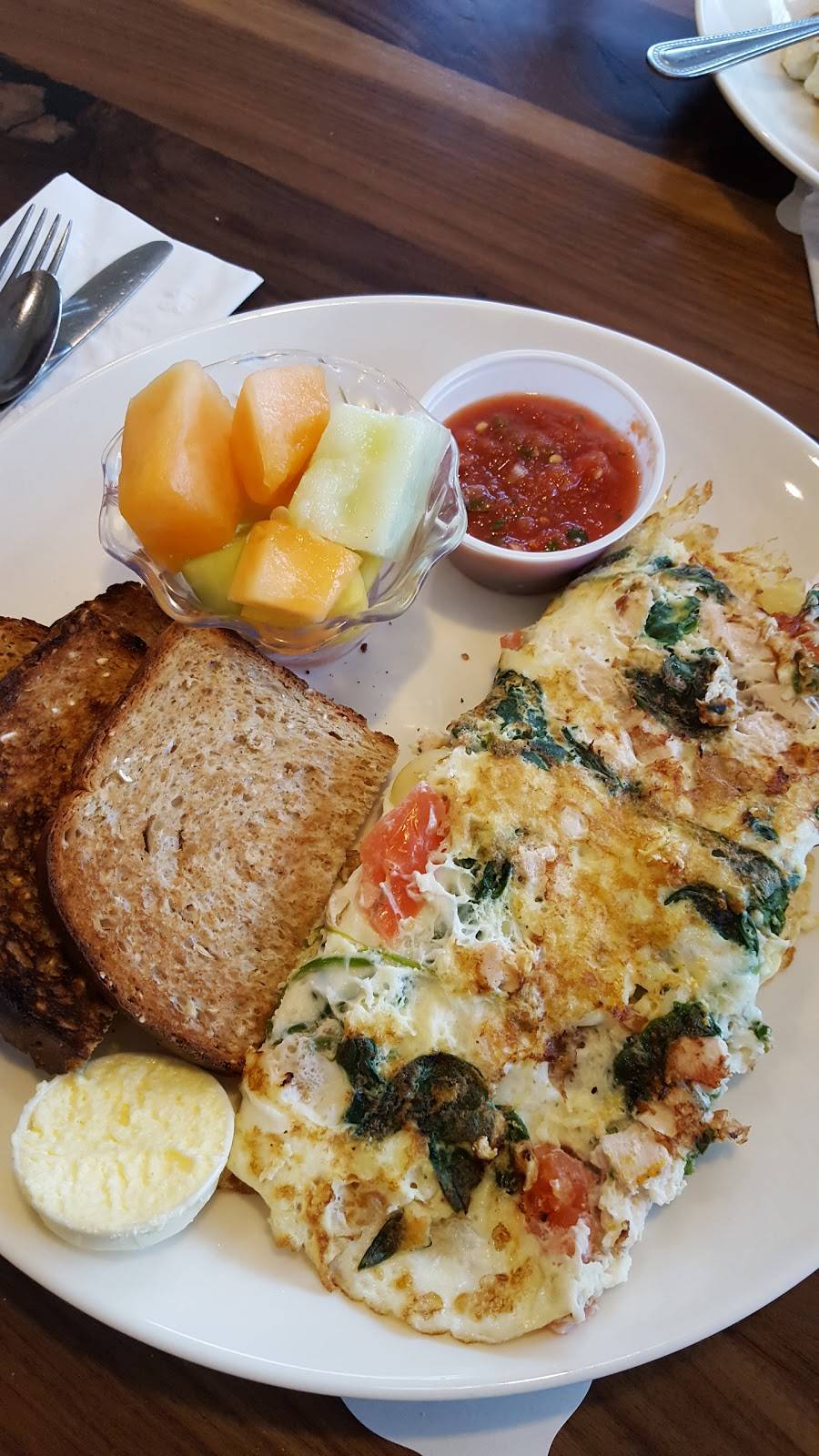 Chips Family Restaurant | restaurant | 321 Boston Post Rd, Orange, CT 06477, USA | 2037955065 OR +1 203-795-5065