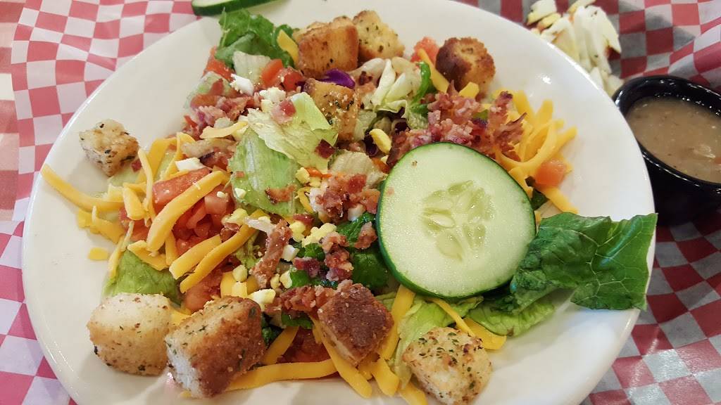 Famous Daves Bar-B-Que | restaurant | 31 Meadowview Dr, Lake Delton, WI 53940, USA | 6082548900 OR +1 608-254-8900