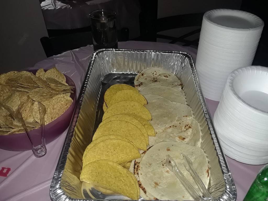 Retro Lounge Columbus | restaurant | 1714 Zettler Rd, Columbus, OH 43227, USA | 6146708464 OR +1 614-670-8464