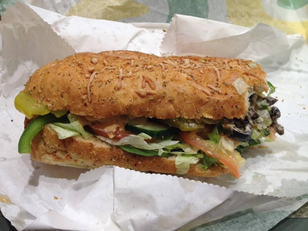 Subway | meal takeaway | Cielo Vista Mall, Unit M06, El Paso, TX 79925, USA | 9157728885 OR +1 915-772-8885
