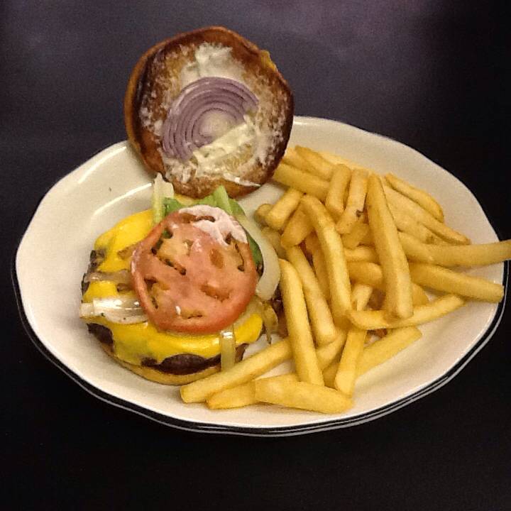 Maras Grill | restaurant | 3441 N 84th St, Milwaukee, WI 53222, USA | 4148100031 OR +1 414-810-0031