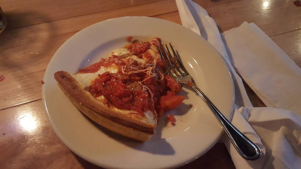 Rosatis Pizza | restaurant | 1652 S Eastwood Dr, Woodstock, IL 60098, USA | 8153383600 OR +1 815-338-3600