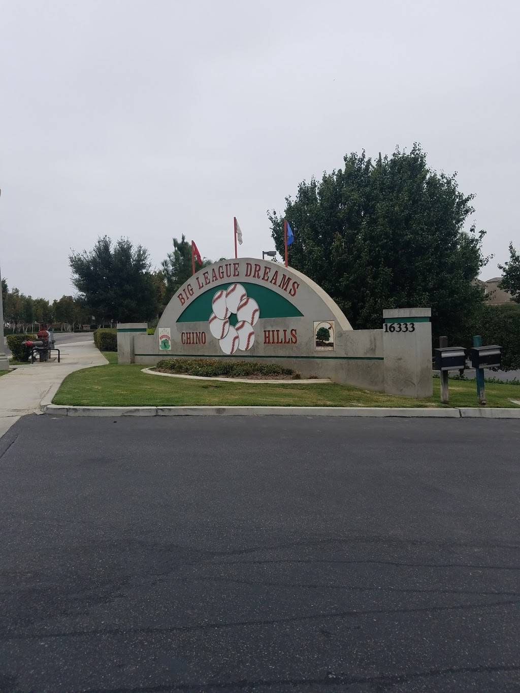 Big League Dreams Chino Hills | restaurant | 16333 Fairfield Ranch Rd, Chino Hills, CA 91709, USA | 9092876900 OR +1 909-287-6900