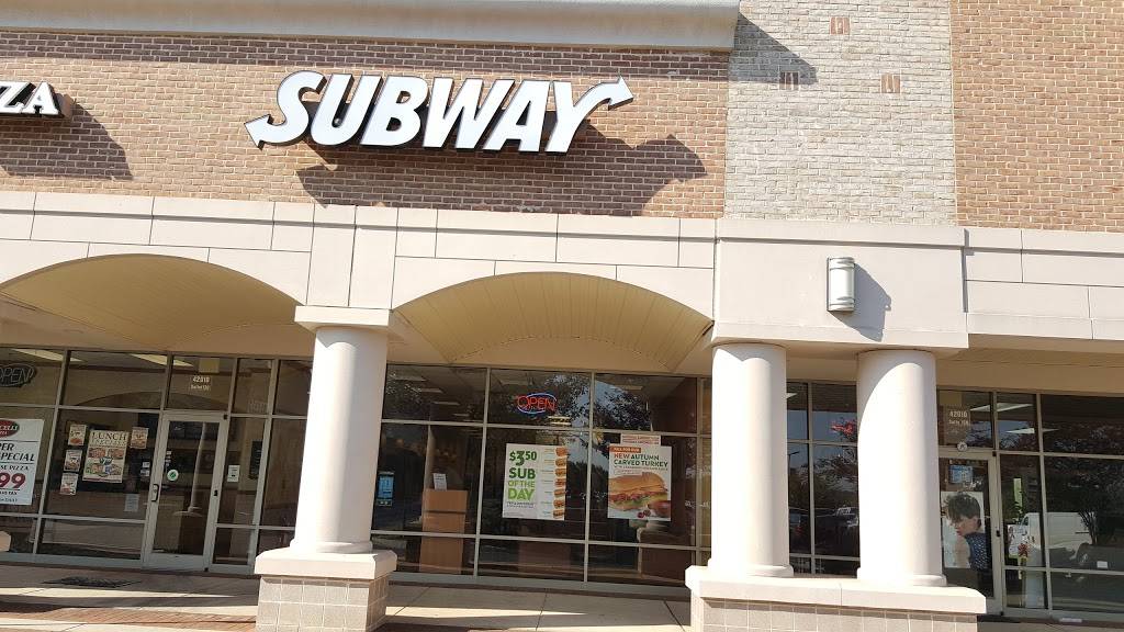 Subway Restaurants | restaurant | 42010 Village Center Plaza #140, Stone Ridge, VA 20105, USA | 7035428090 OR +1 703-542-8090