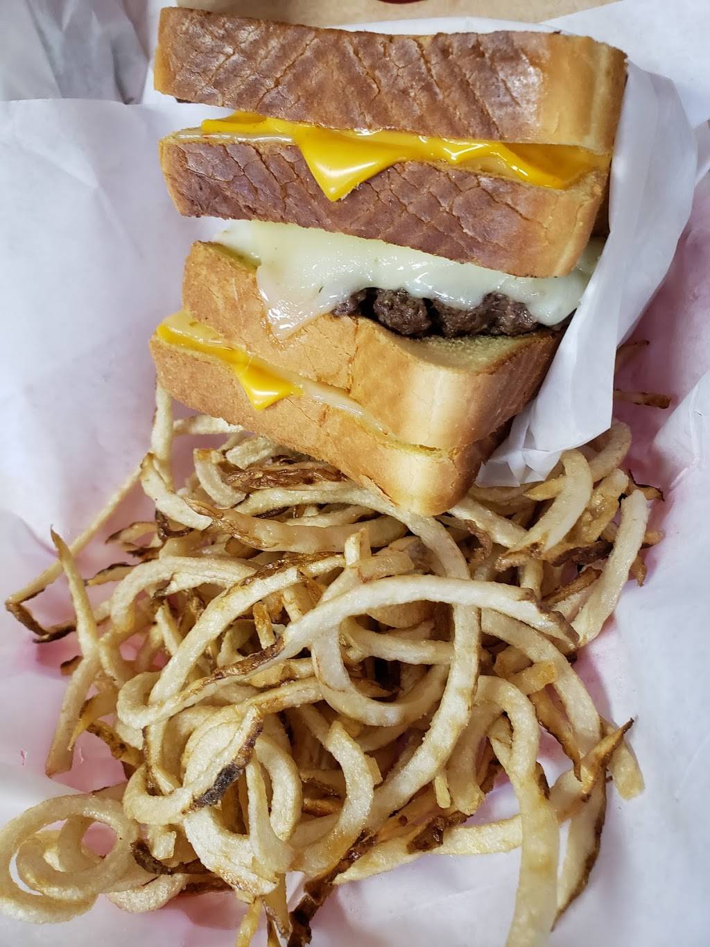 Giant Burger | restaurant | 3760 Main St, Springfield, OR 97478, USA | 5417473399 OR +1 541-747-3399