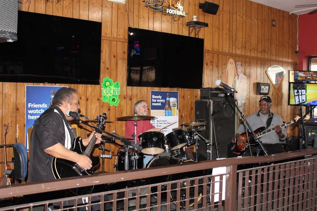 Stadium Grill | restaurant | 8330 Tyler Blvd, Mentor, OH 44060, USA | 4402054745 OR +1 440-205-4745