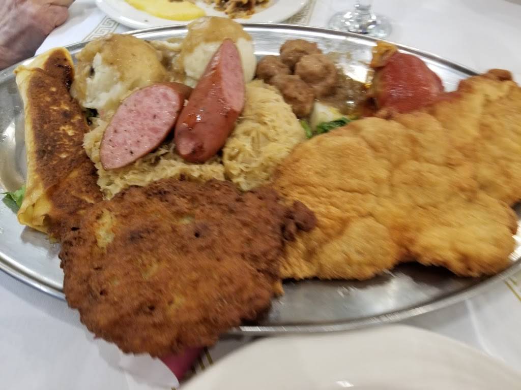 Wawel Royal Castle Polish Bar & Restaurant | restaurant | 2975 E Maple Rd, Troy, MI 48083, USA | 2486893636 OR +1 248-689-3636