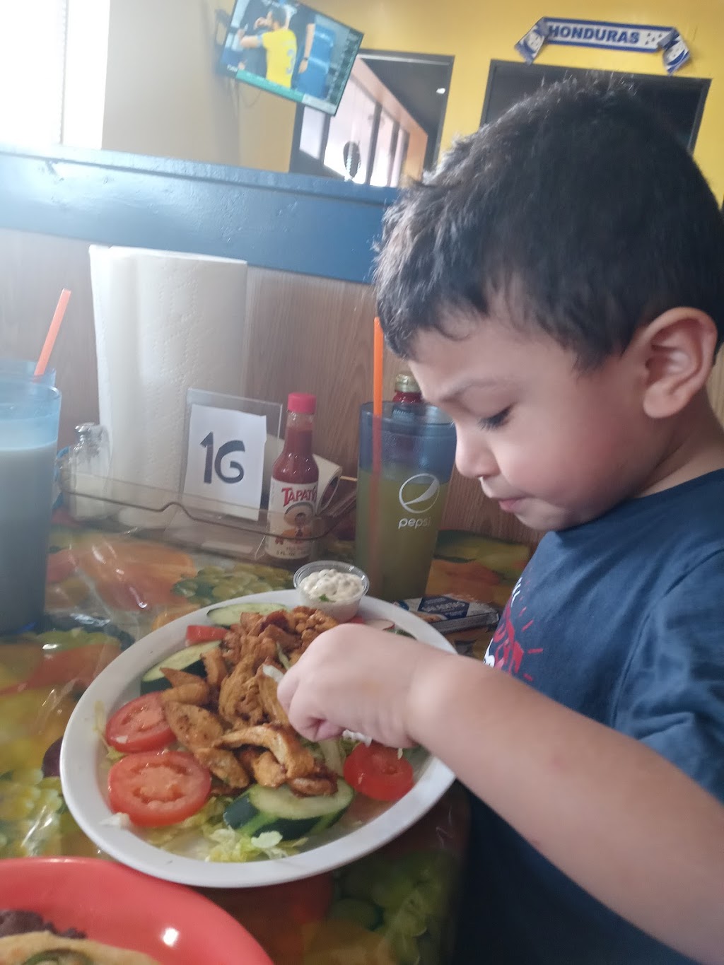 Doña Carmen Pupuseria #4 | restaurant | 4033 E Belknap St, Haltom City, TX 76111, USA | 8173863117 OR +1 817-386-3117