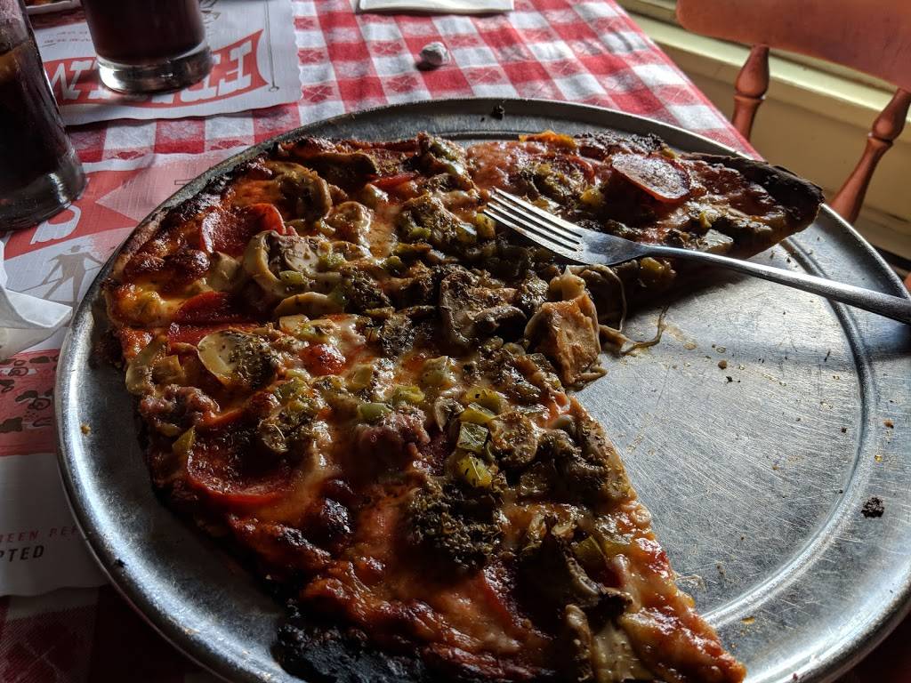 Fricanos Pizza Tavern | restaurant | 1400 Fulton St, Grand Haven, MI 49417, USA | 6168428640 OR +1 616-842-8640