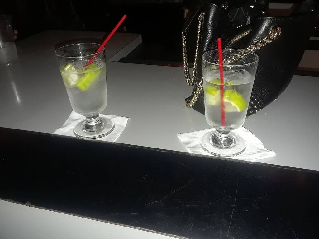 Bankos Lounge | restaurant | 14168 Wyoming Ave, Detroit, MI 48238, USA | 3134912188 OR +1 313-491-2188