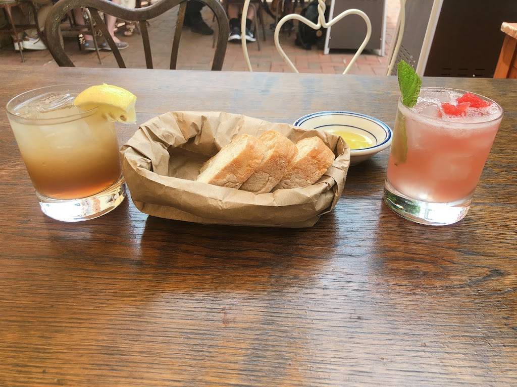 Acqua Al 2 | restaurant | 212 7th St SE, Washington, DC 20003, USA | 2025254375 OR +1 202-525-4375