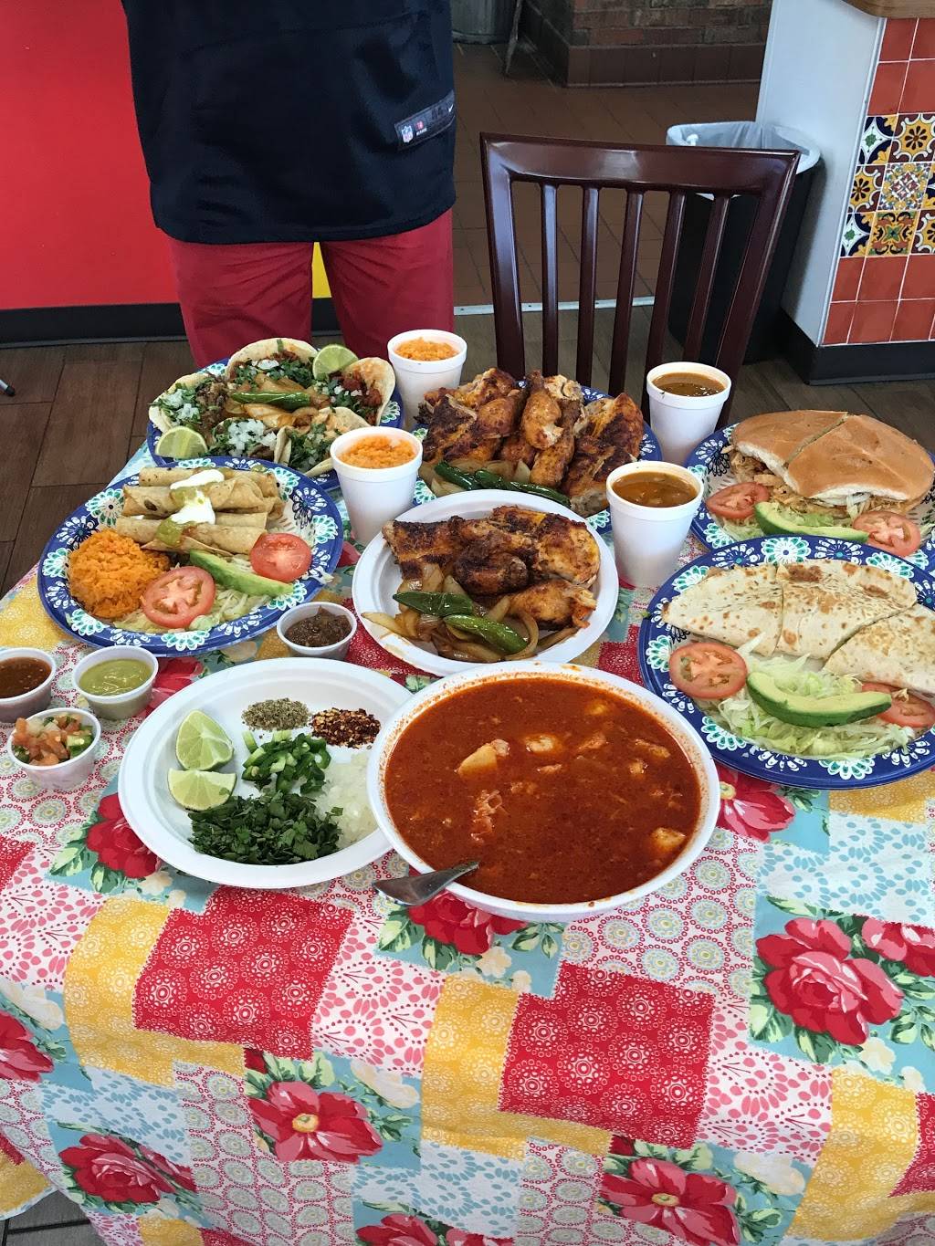 La Pullita Pollos | restaurant | 2319 W Walnut St, Garland, TX 75042, USA | 4695735174 OR +1 469-573-5174