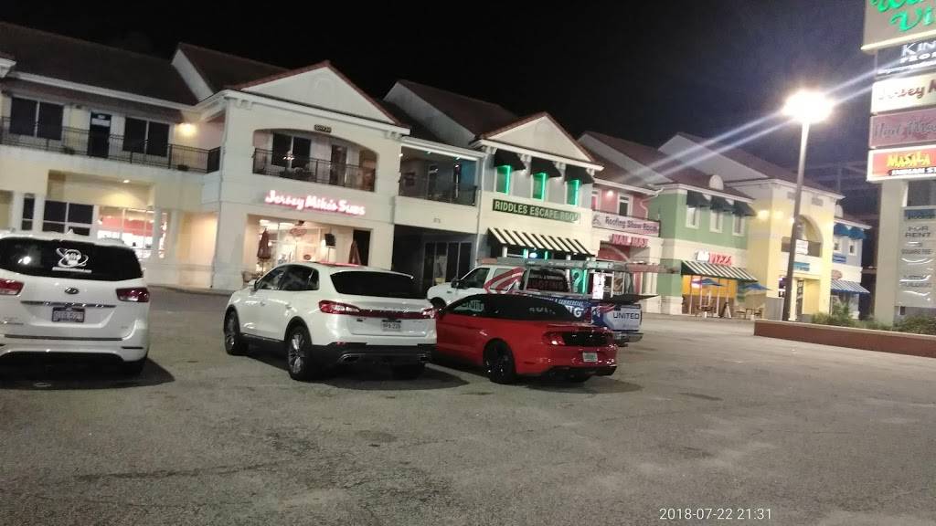 Waterway Village Shopping Center | shopping mall | 9713 N Kings Hwy, Myrtle Beach, SC 29572, USA | 8434979100 OR +1 843-497-9100