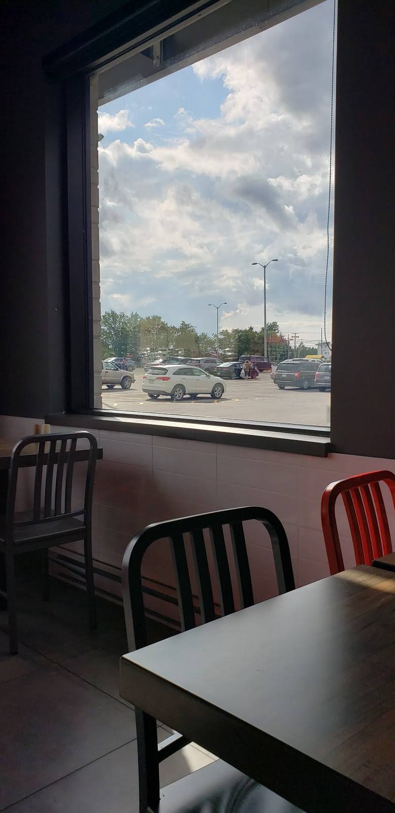 St-Hubert Express | restaurant | Rue Laval, Lac-Mégantic, QC G6B 1A4, Canada | 8195836767 OR +1 819-583-6767