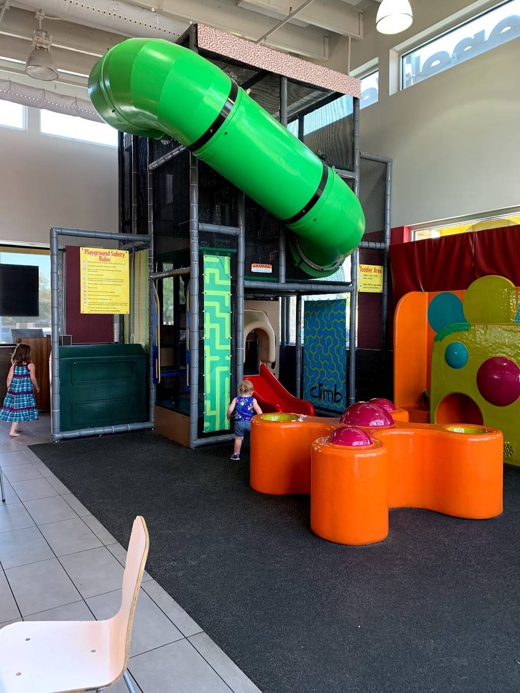 McDonalds | cafe | 7090 E 22nd St, Tucson, AZ 85710, USA | 5207471351 OR +1 520-747-1351