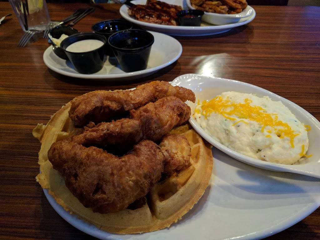 Chappys Social House | restaurant | 7880 Washington Village Dr, Washington Township, OH 45459, USA | 9374399200 OR +1 937-439-9200