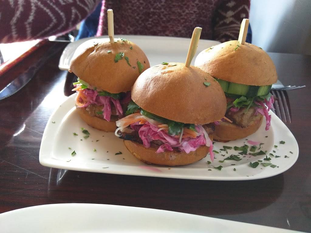 Papaya | restaurant | 111 Garden Golf Blvd, North Wales, PA 19454, USA | 2153616155 OR +1 215-361-6155