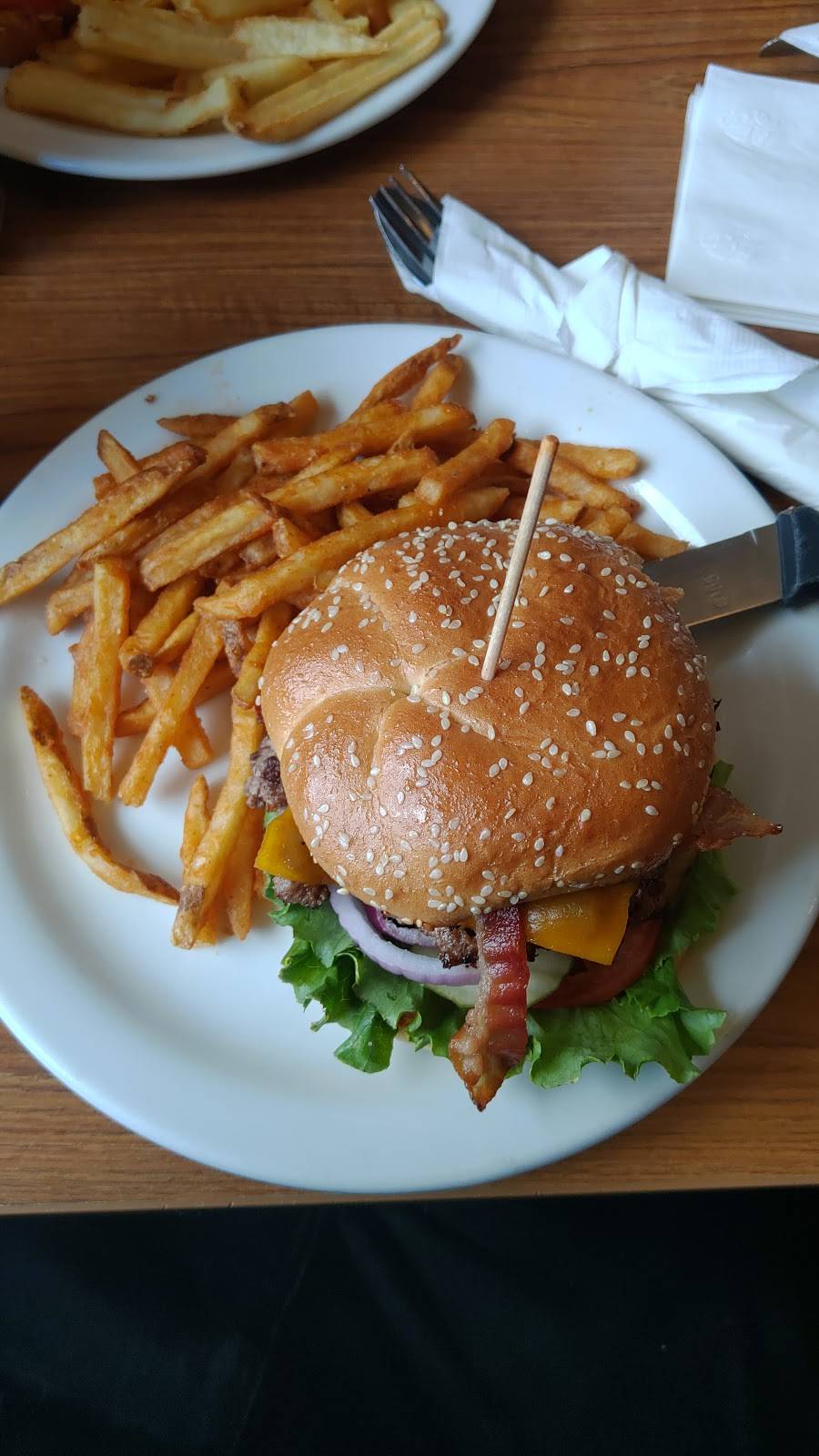 Dennys | restaurant | 2568 S East Ave, Fresno, CA 93706, USA | 5594857710 OR +1 559-485-7710