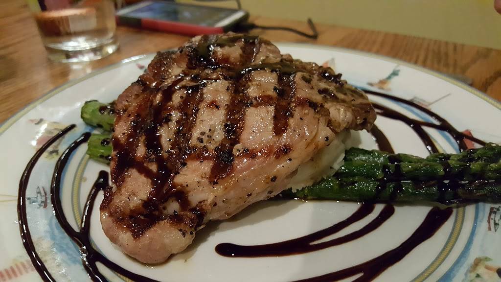 FoxGardin Kitchen & Ale | restaurant | 215 S Main St, Fortville, IN 46040, USA | 3174854085 OR +1 317-485-4085