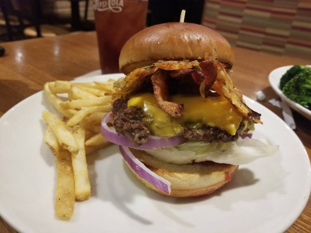 Applebees Grill + Bar | restaurant | 547 E State St, Athens, OH 45701, USA | 7405922606 OR +1 740-592-2606