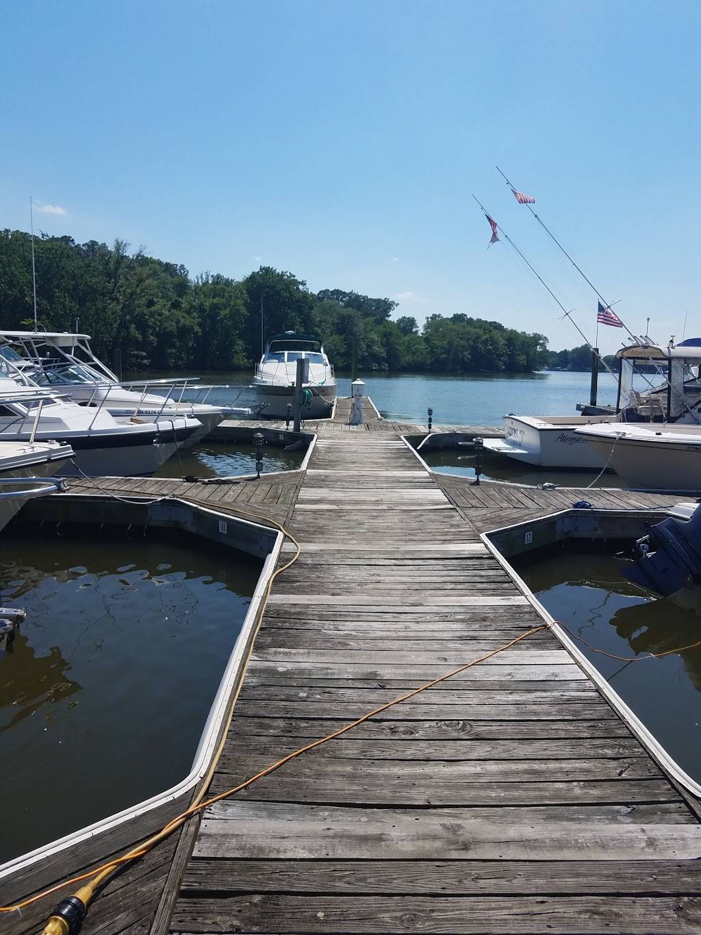 Stoutens Bear Creek Marina LLC | meal takeaway | 817 Wise Ave, Dundalk, MD 21222, USA | 4104772288 OR +1 410-477-2288