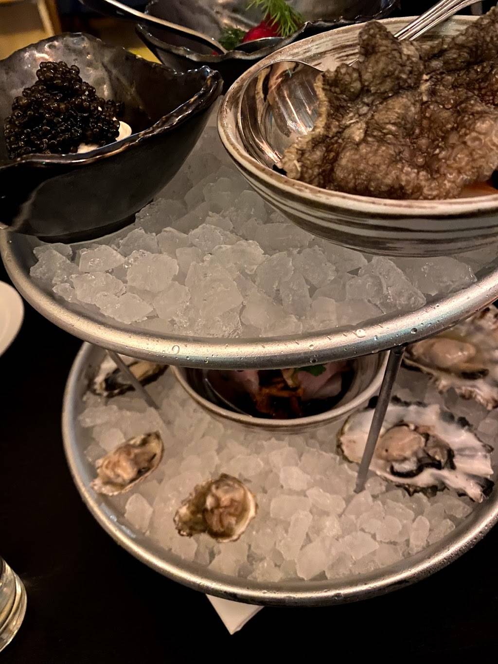 Vinnies Raw Bar | restaurant | 2505 2nd Ave #103, Seattle, WA 98121, USA | 2064207043 OR +1 206-420-7043