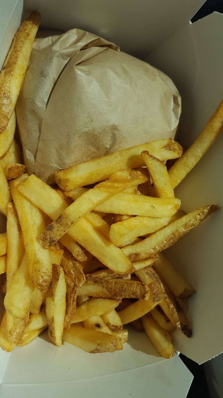 Stax Burgers | restaurant | 2800 Opryland Dr, Nashville, TN 37214, USA | 6158891000 OR +1 615-889-1000