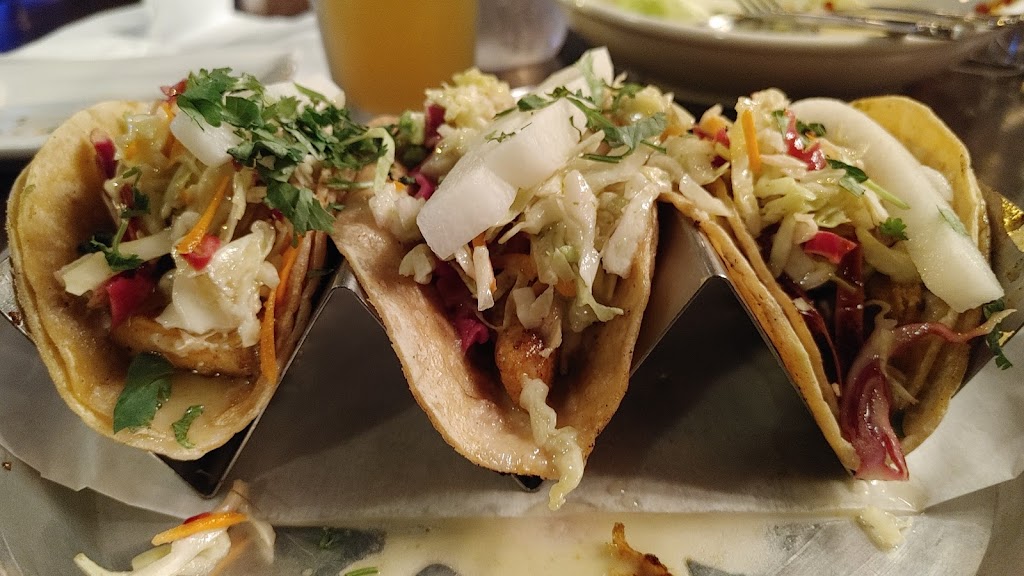 Lavergnes Tavern | restaurant | 6546 Windsor Ave, Berwyn, IL 60402, USA | 7089567405 OR +1 708-956-7405