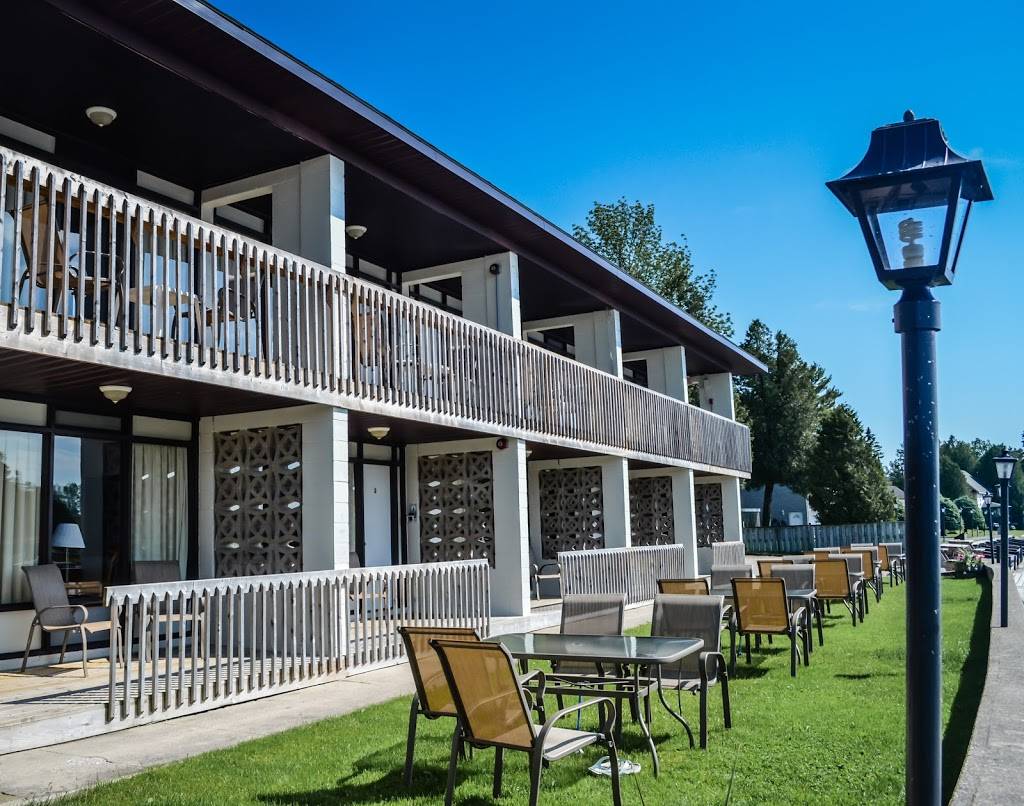 Kit-Wat Marina Motel Restaurant | restaurant | 71 Sauble Falls Rd, Sauble Beach, ON N0H 2G0, Canada | 5194221282 OR +1 519-422-1282