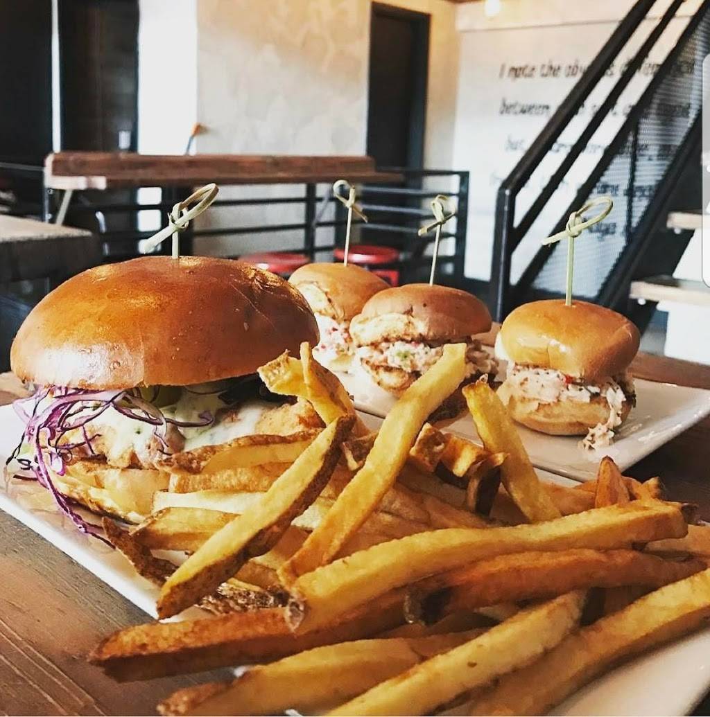 Off the Grid Bar & Grill | restaurant | 3480 Broadway, New York, NY 10031, USA | 6468376166 OR +1 646-837-6166