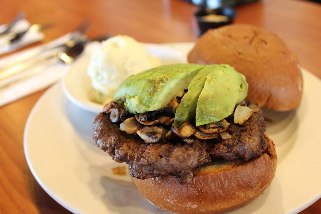 Patys Restaurant | restaurant | 10001 Riverside Dr, Toluca Lake, CA 91602, USA | 8187610041 OR +1 818-761-0041