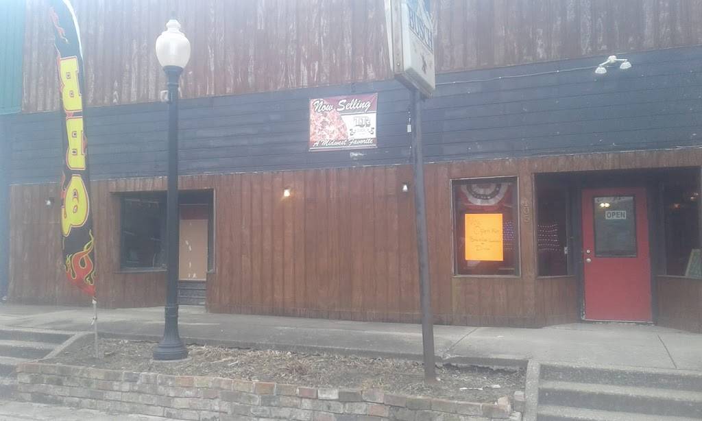 Red, White & Blue, BBQ & Fish | restaurant | 105 E Franklin Ave, Sesser, IL 62884, USA | 6186256227 OR +1 618-625-6227