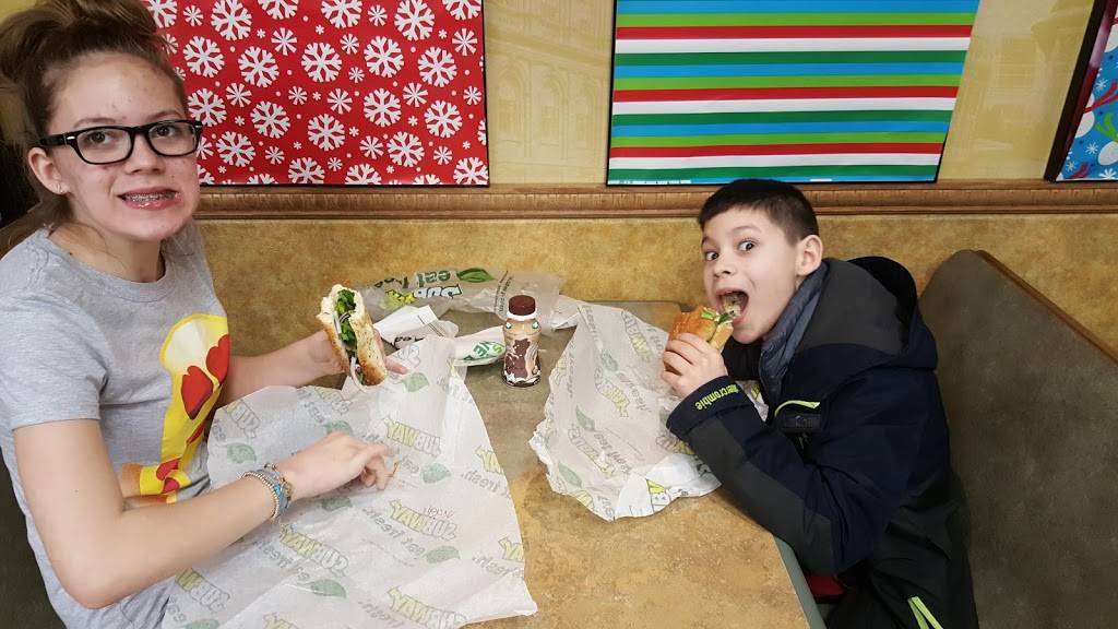 Subway | restaurant | 179 E Taggart St, East Palestine, OH 44413, USA | 3304263375 OR +1 330-426-3375