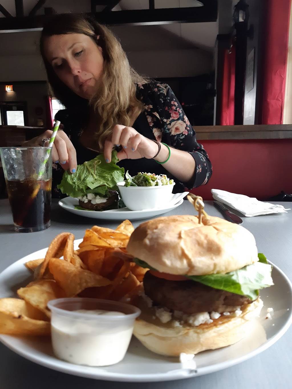 Black Dog Family Restaurant | restaurant | 227 W Front St, Stirling, ON K0K 3E0, Canada | 6133959444 OR +1 613-395-9444