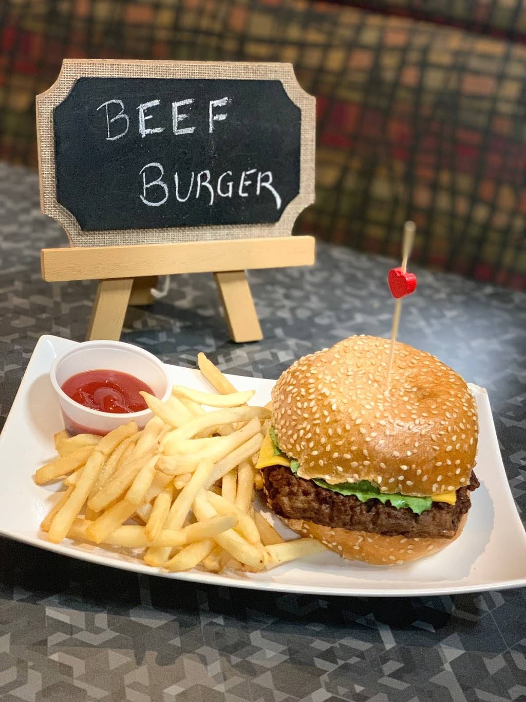 Gus Social - Bistro & Bar | restaurant | 120 St Andrew St W, Fergus, ON N1M 1L4, Canada | 5198432688 OR +1 519-843-2688