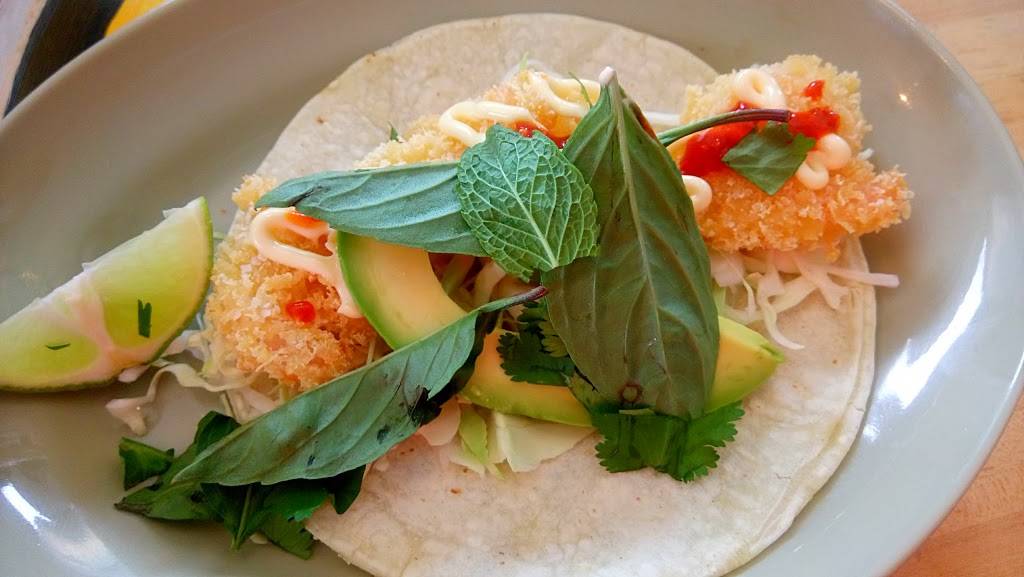 East Side King | restaurant | 2310 S Lamar Blvd #101, Austin, TX 78704, USA | 5123838382 OR +1 512-383-8382