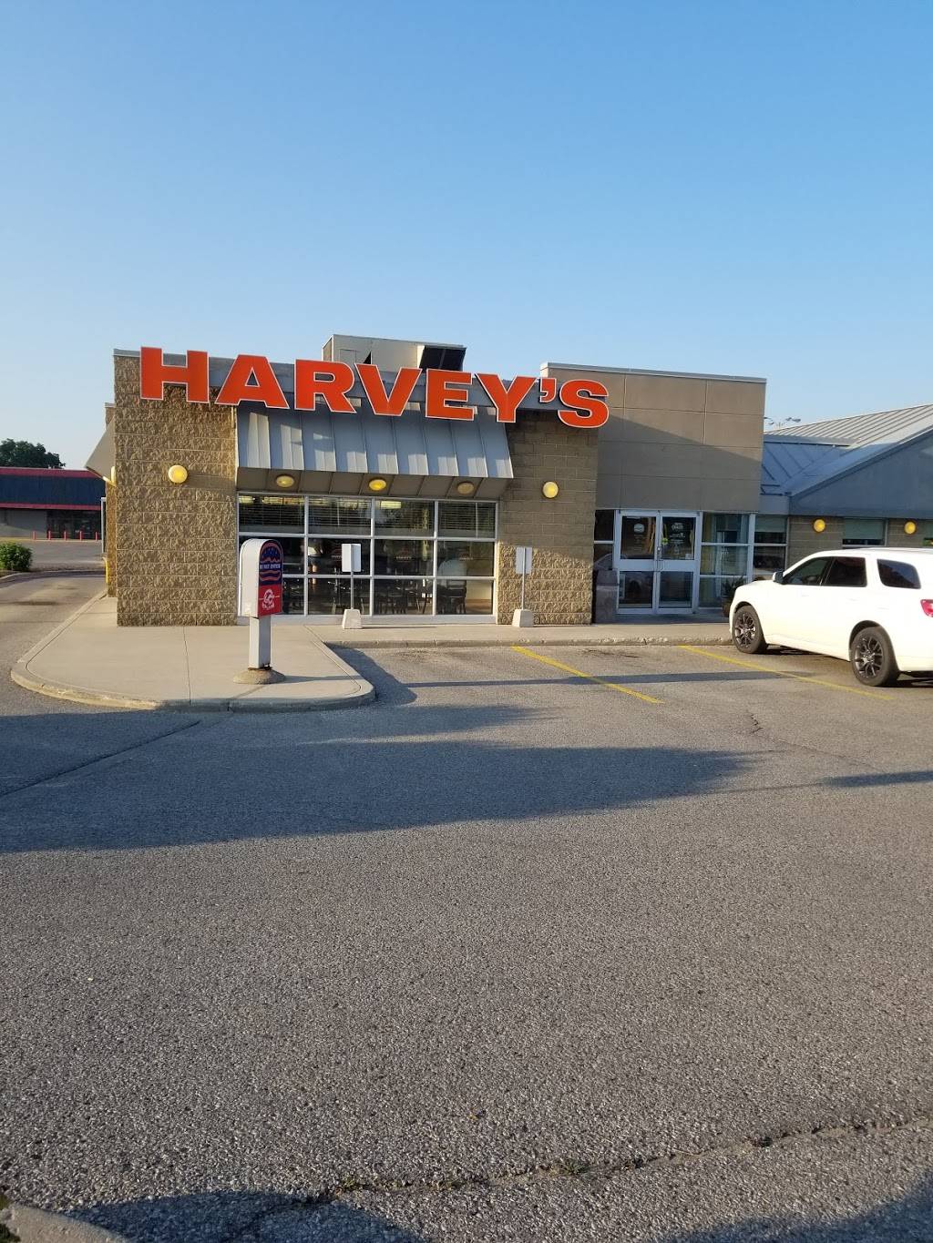 Harveys | restaurant | 400 Simcoe St, Tillsonburg, ON N4G 4X1, Canada | 5196884857 OR +1 519-688-4857