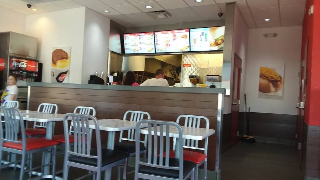 Krystal | meal takeaway | 579 W Broadway St, Newport, TN 37821, USA | 4236251346 OR +1 423-625-1346