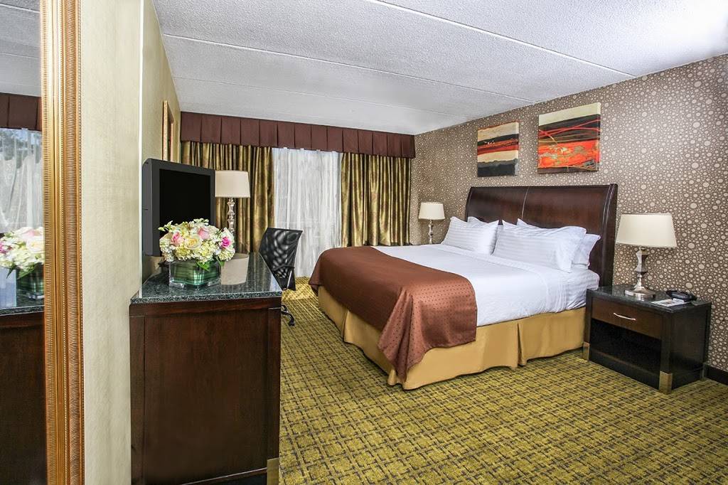 Holiday Inn Westbury - Long Island | restaurant | 369 Old Country Rd, Carle Place, NY 11514, USA | 5169975000 OR +1 516-997-5000