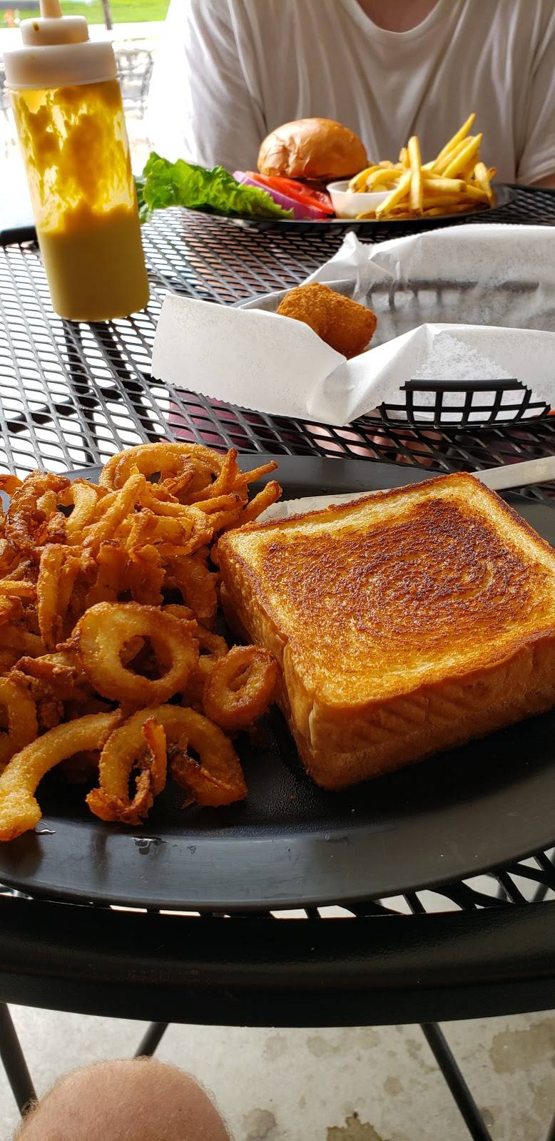 Nite Hawk Bar & Grill | restaurant | 105 Greene St, Slater, IA 50244, USA | 5152283500 OR +1 515-228-3500