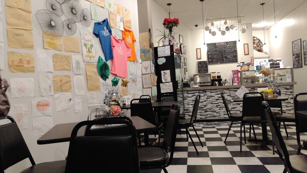 Richies Pizzeria & Grill | restaurant | 253 Vestal Pkwy E, Vestal, NY 13850, USA | 6072394074 OR +1 607-239-4074