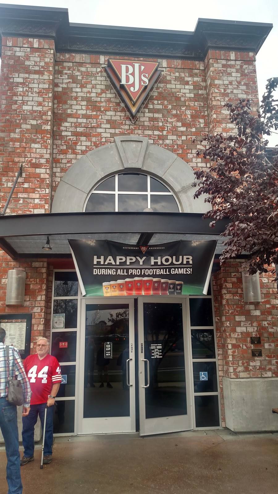 BJs Restaurant & Brewhouse | restaurant | 1200 Roseville Pkwy, Roseville, CA 95678, USA | 9165802100 OR +1 916-580-2100