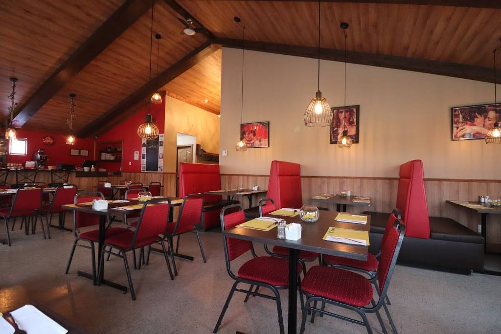 Restaurant des Sentiers | restaurant | 10 Avenue Saint-Patrick, Saint-Joseph-de-Coleraine, QC G0N 1B0, Canada | 4184231149 OR +1 418-423-1149