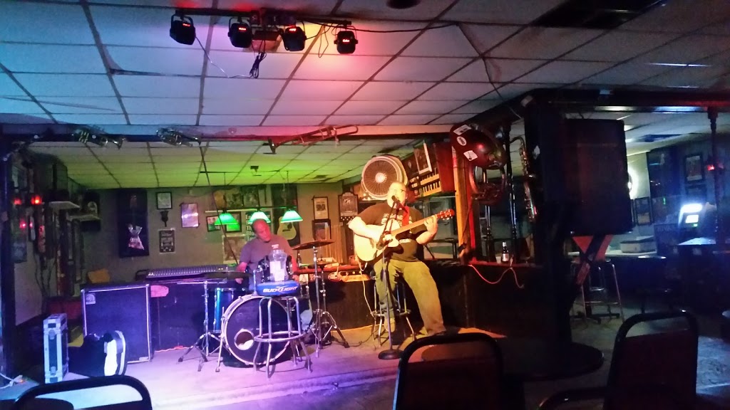 Blues Tavern | restaurant | 2818 Government Blvd, Mobile, AL 36606, USA | 2514797621 OR +1 251-479-7621