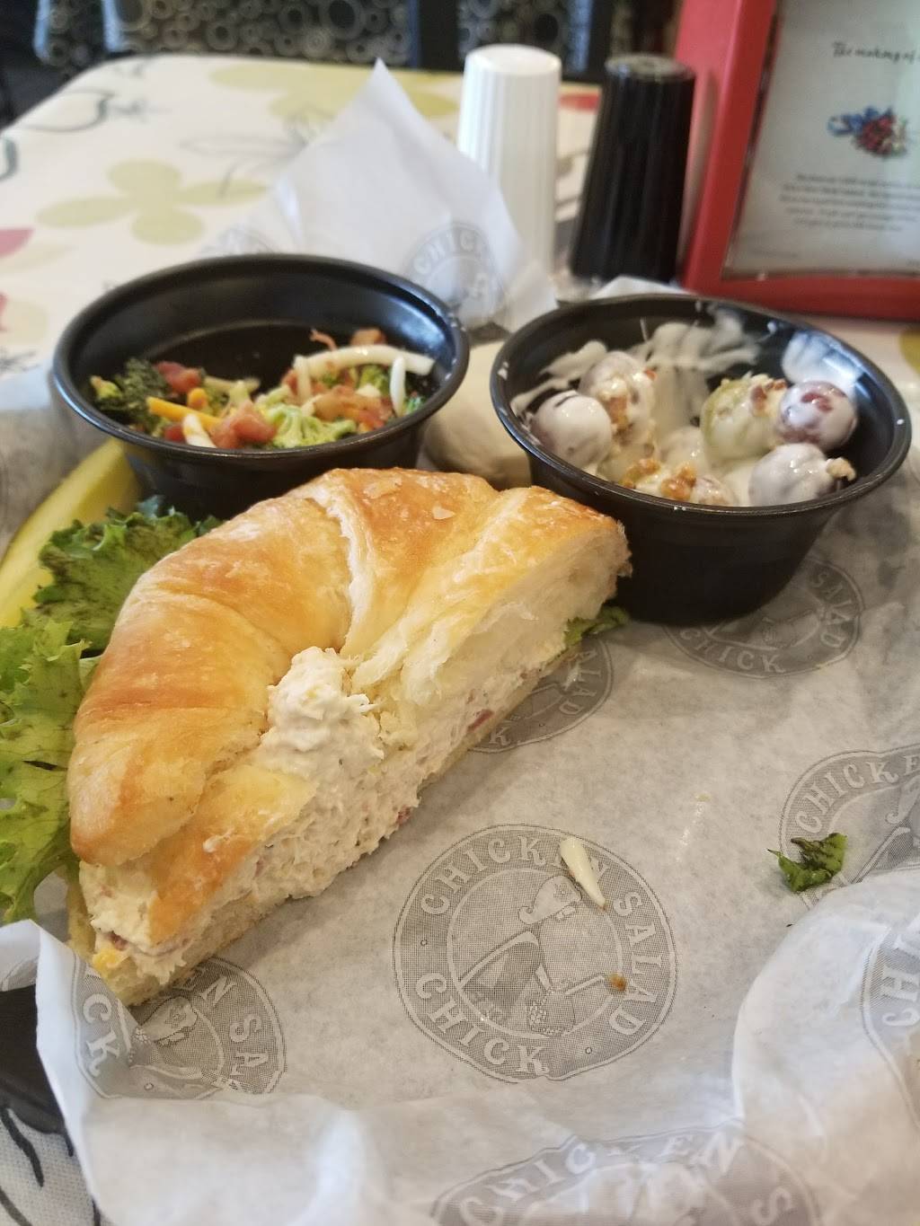 Chicken Salad Chick | restaurant | 155 Traders Way #300, Pooler, GA 31322, USA | 9122748565 OR +1 912-274-8565