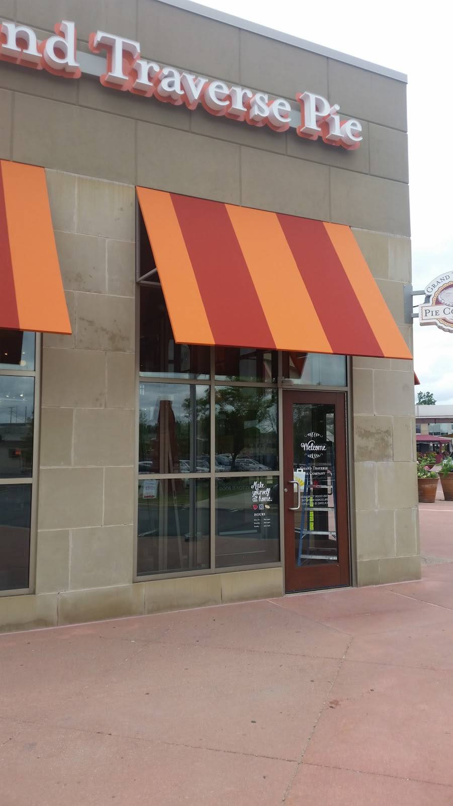 Grand Traverse Pie Company | restaurant | 6920 North Rochester Road, Rochester Hills, MI 48306, USA | 2484385110 OR +1 248-438-5110