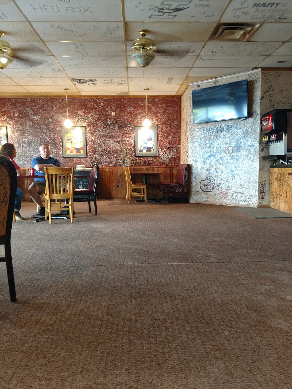 Tomacellis Pizza & Pasta | restaurant | 2309 W 12th St, Sioux Falls, SD 57104, USA | 6053358500 OR +1 605-335-8500