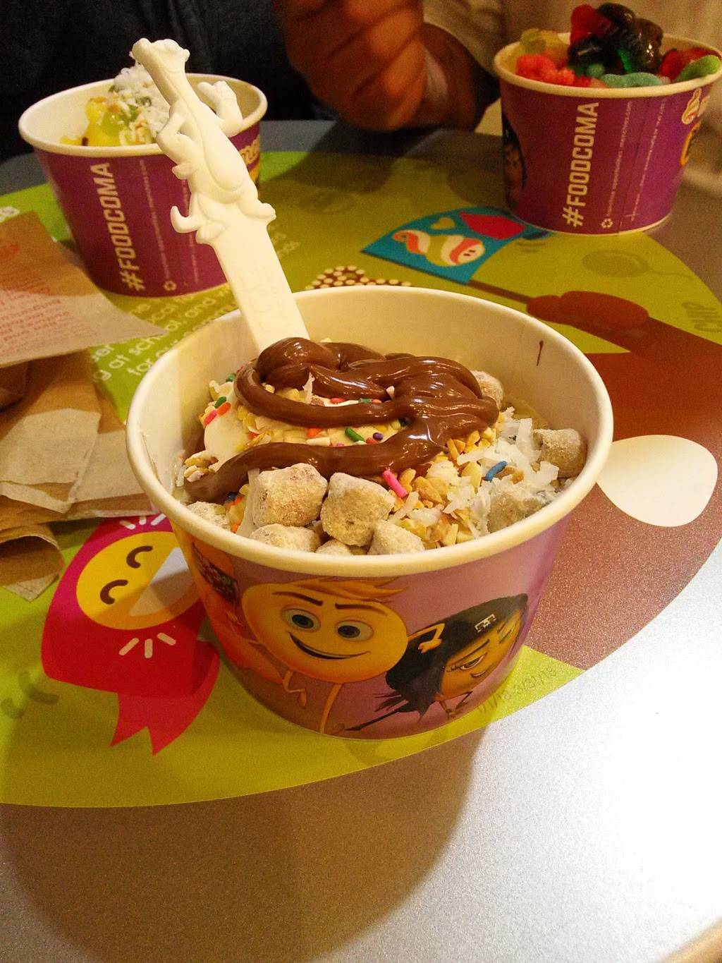 Menchies Frozen Yogurt | bakery | 6731 1, 2, Fallbrook Ave, West Hills, CA 91307, USA | 8187037300 OR +1 818-703-7300