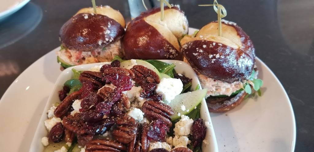 Peel Wood Fired Pizza | restaurant | 208 S Meramec Ave, Clayton, MO 63105, USA | 3146962515 OR +1 314-696-2515